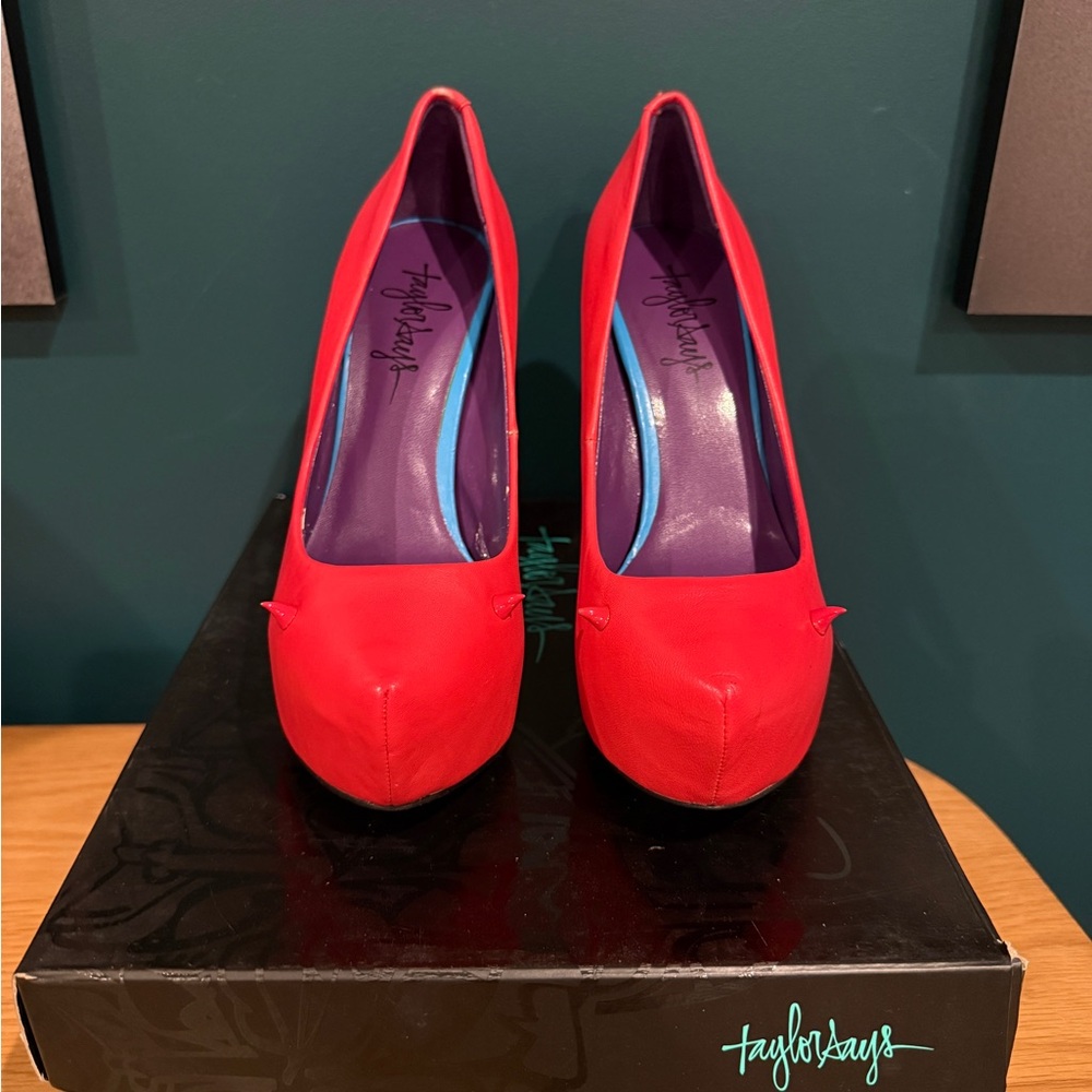 Taylor Says - Devilicious Red Platform Pumps with Purple Insole
